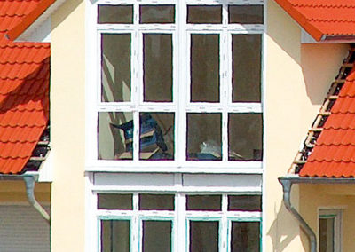 Detailansicht Fenster mit Giebel